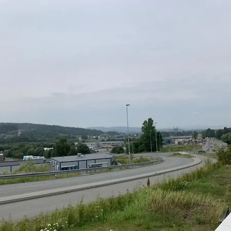 Trivelig Leilighet Gratis Parkering Pa Stedet! Apartman *